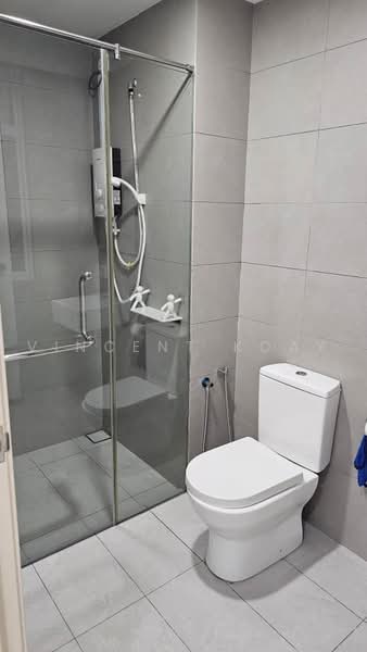 Kondominium untuk Disewa di Ferringhi Residence 2 - Vincent Koay - Bathroom - PropertyGuru.com.my