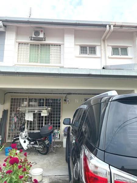 2-storey Terraced House for Sale in Taman Pinggiran Putra (Seri Kembangan) - Brandon Yee - Exterior - PropertyGuru.com.my