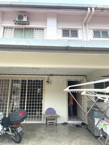 2-storey Terraced House for Sale in Taman Pinggiran Putra (Seri Kembangan) - Brandon Yee - Exterior - PropertyGuru.com.my