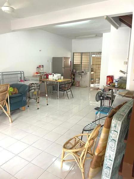 2-storey Terraced House for Sale in Taman Pinggiran Putra (Seri Kembangan) - Brandon Yee - Living Room - PropertyGuru.com.my