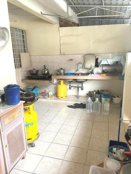 2-storey Terraced House for Sale in Taman Pinggiran Putra (Seri Kembangan) - Brandon Yee - Kitchen - PropertyGuru.com.my