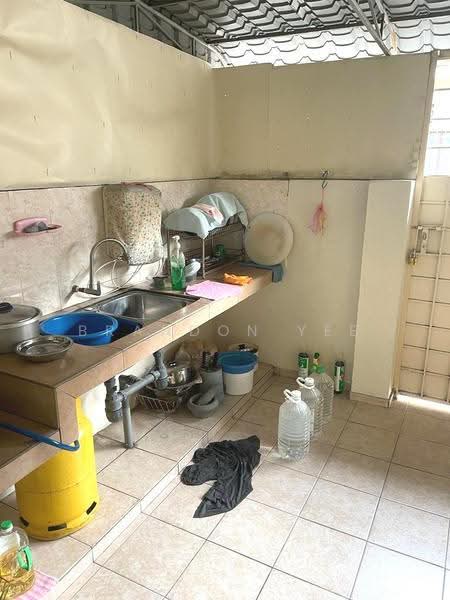 2-storey Terraced House for Sale in Taman Pinggiran Putra (Seri Kembangan) - Brandon Yee - Kitchen - PropertyGuru.com.my