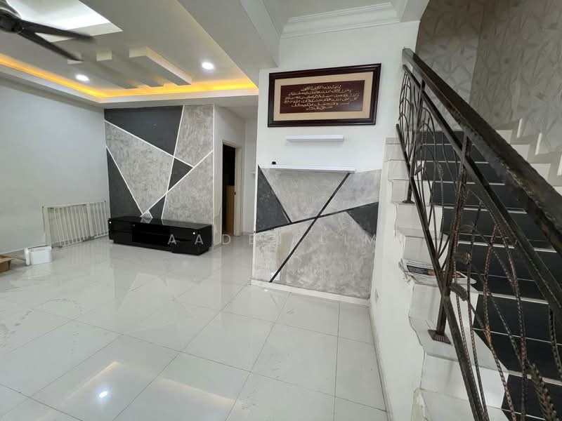 Rumah Teres untuk Dijual di Bandar Putra Permai (Seri Kembangan) - Aaden Lim - Living Room - PropertyGuru.com.my