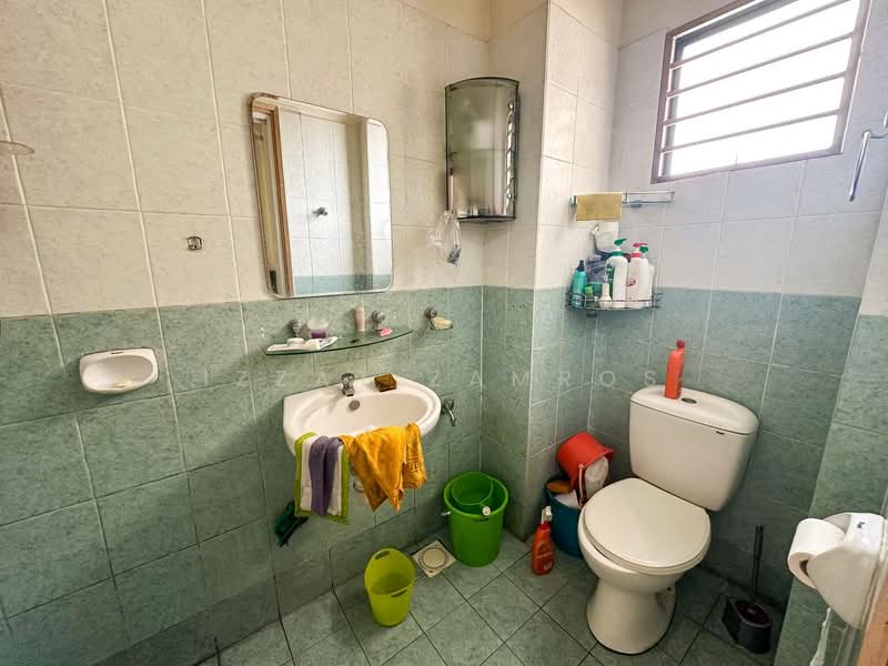 Apartment for Sale at Pangsapuri Permai Puteri - Izzat Zamros - Bathroom - PropertyGuru.com.my