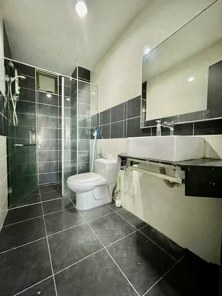 Service Residence for Rent at D'Inspire Residence (Inspira Bestari) - Vincent Tea - Bathroom - PropertyGuru.com.my