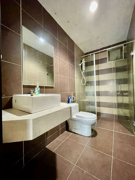 Service Residence for Rent at D'Inspire Residence (Inspira Bestari) - Vincent Tea - Bathroom - PropertyGuru.com.my