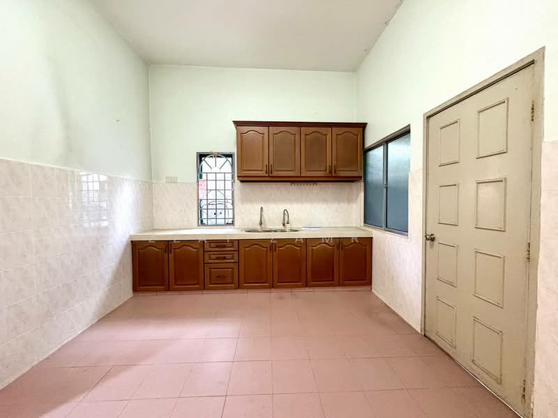 Semi-Detached House for Sale in Ampang (Selangor) - Izzat Zamros - Kitchen - PropertyGuru.com.my