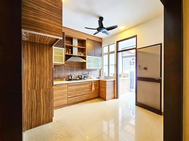 Rumah Teres 2.5-Tingkat untuk Dijual di Pju 1a (Ara Damansara) - Victor Liew - Kitchen - PropertyGuru.com.my