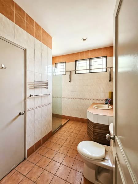 Rumah Teres 2.5-Tingkat untuk Dijual di Pju 1a (Ara Damansara) - Victor Liew - Bathroom - PropertyGuru.com.my