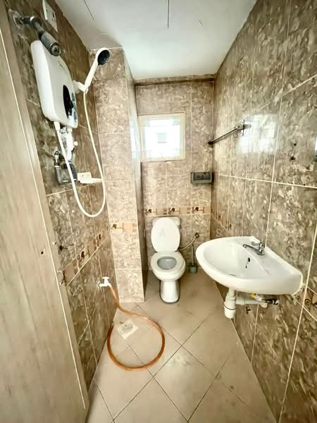 Kondominium untuk Dijual di Kepong Sentral Condominium - Norafian SMH - Bathroom - PropertyGuru.com.my
