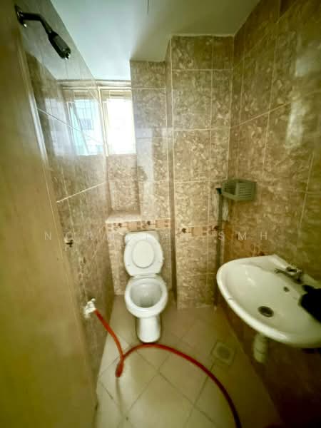 Kondominium untuk Dijual di Kepong Sentral Condominium - Norafian SMH - Bathroom - PropertyGuru.com.my