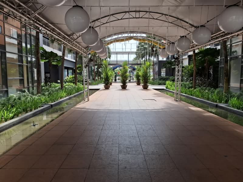 Shop / Office untuk Dijual di Pusat Bandar Puchong (Puchong) - FC Wong - Exterior Setiawalk Walkway - PropertyGuru.com.my