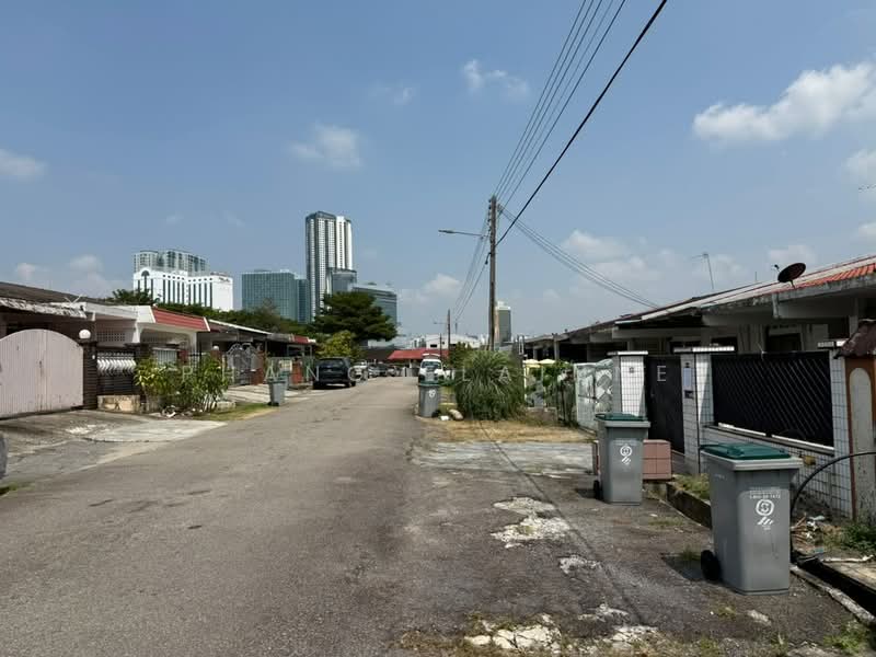 Rumah Teres 1-Tingkat untuk Dijual di Taman Sri Tebrau (Johor Bahru) - Phang Elainne - Exterior - PropertyGuru.com.my