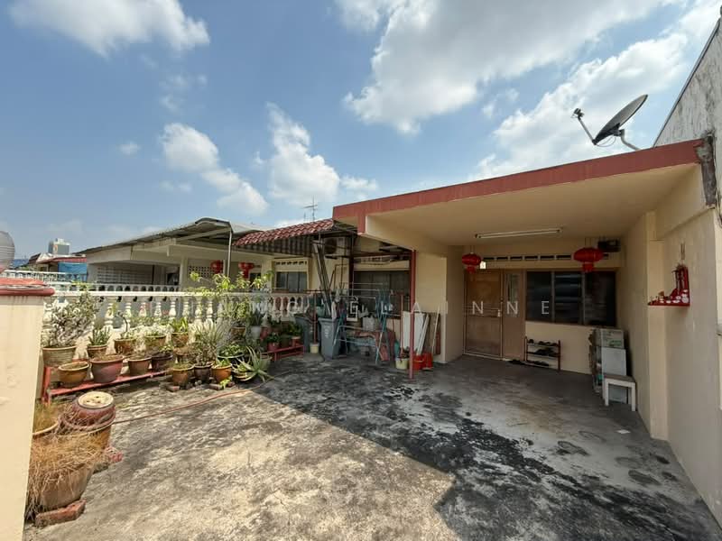 Rumah Teres 1-Tingkat untuk Dijual di Taman Sri Tebrau (Johor Bahru) - Phang Elainne - Exterior - PropertyGuru.com.my
