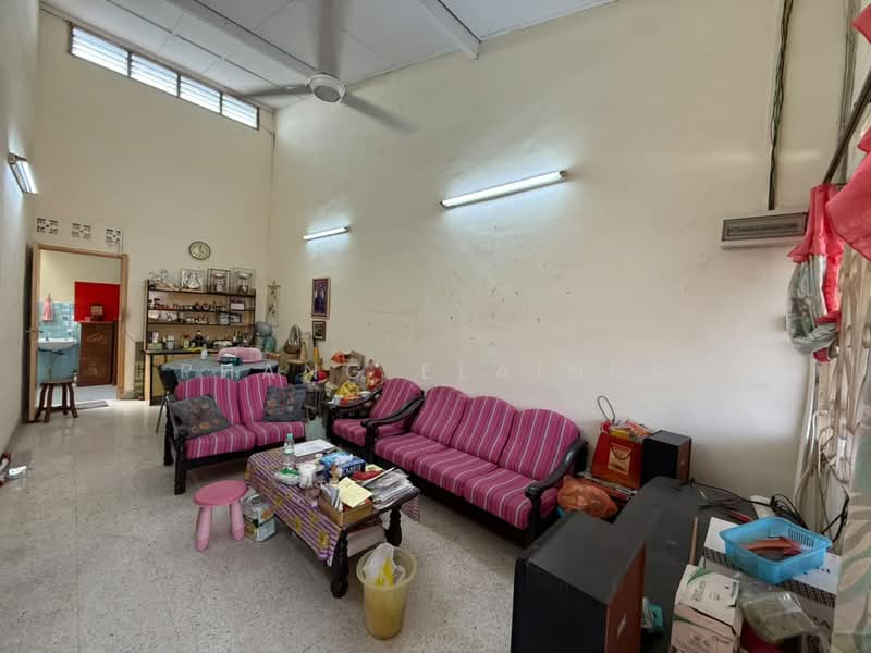 Rumah Teres 1-Tingkat untuk Dijual di Taman Sri Tebrau (Johor Bahru) - Phang Elainne - Living Room - PropertyGuru.com.my