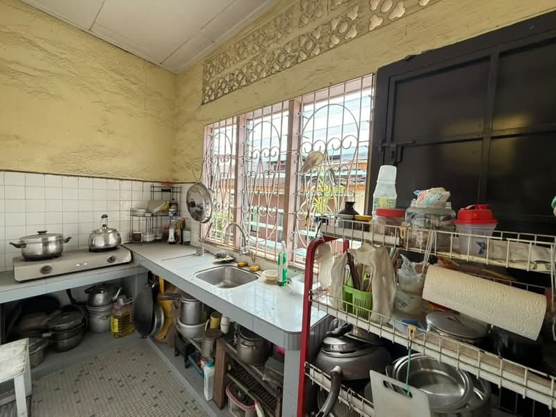 Rumah Teres 1-Tingkat untuk Dijual di Taman Sri Tebrau (Johor Bahru) - Phang Elainne - Kitchen - PropertyGuru.com.my