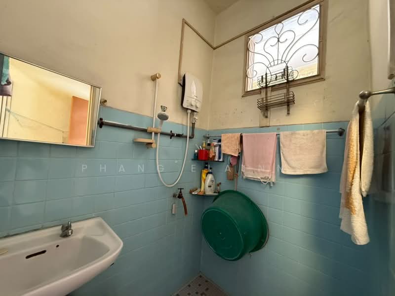 Rumah Teres 1-Tingkat untuk Dijual di Taman Sri Tebrau (Johor Bahru) - Phang Elainne - Bathroom - PropertyGuru.com.my