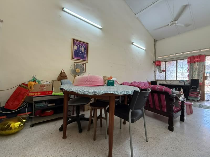 Rumah Teres 1-Tingkat untuk Dijual di Taman Sri Tebrau (Johor Bahru) - Phang Elainne - Living Room - PropertyGuru.com.my