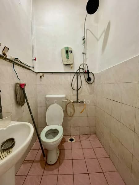 1-storey Terraced House for Sale in Taman Pulai Emas (Kulai) - Kc Teo - Bathroom - PropertyGuru.com.my