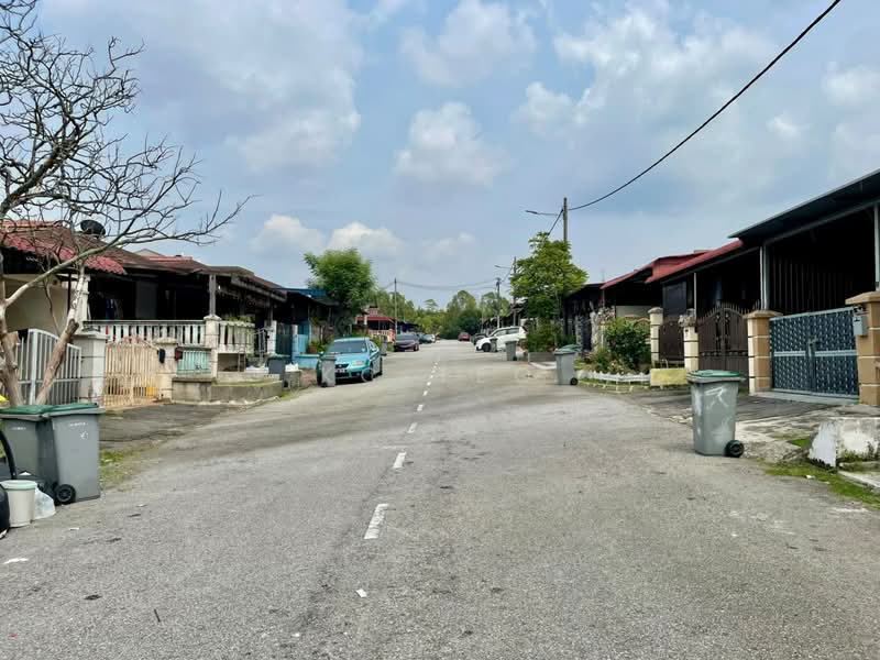 1-storey Terraced House for Sale in Taman Pulai Emas (Kulai) - Kc Teo - Exterior - PropertyGuru.com.my