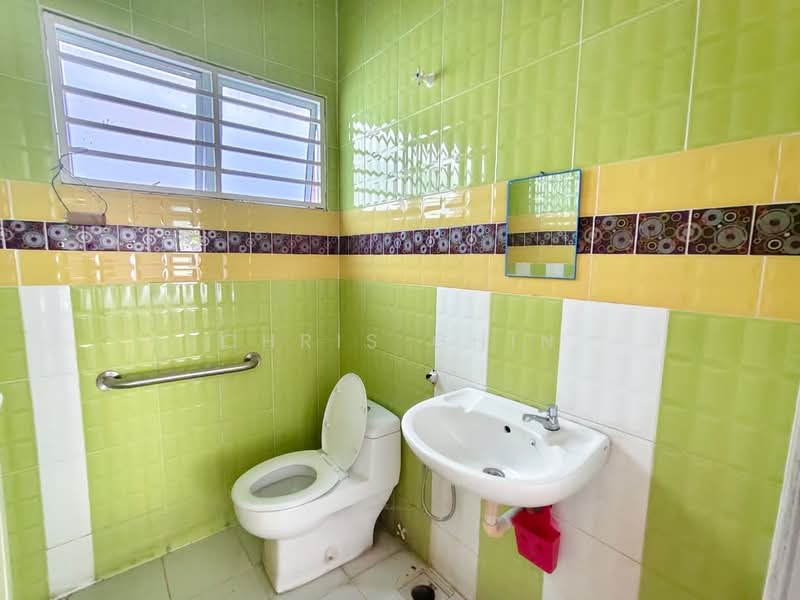 Shop / Office untuk Disewa di Ipoh (Perak) - Chris Chin - Bathroom - PropertyGuru.com.my