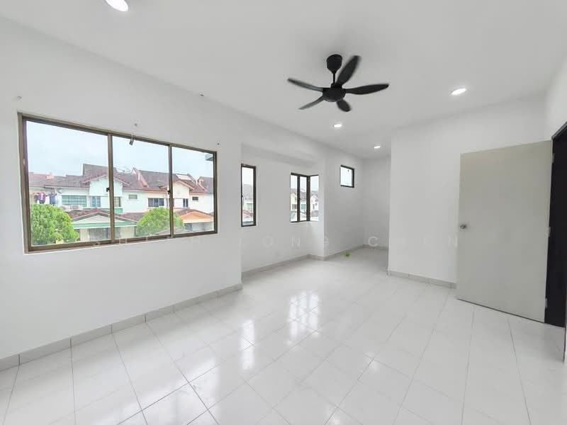 2-storey Terraced House for Sale in Taman Puteri Wangsa (Ulu Tiram) - Shieh Long Chen - Living Room - PropertyGuru.com.my