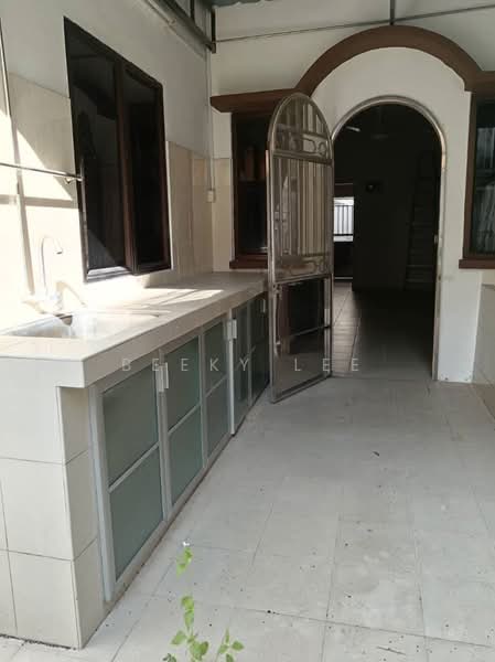 Bungalow House untuk Dijual di Taman Lake View (Taiping) - Beeky Lee - Kitchen - PropertyGuru.com.my