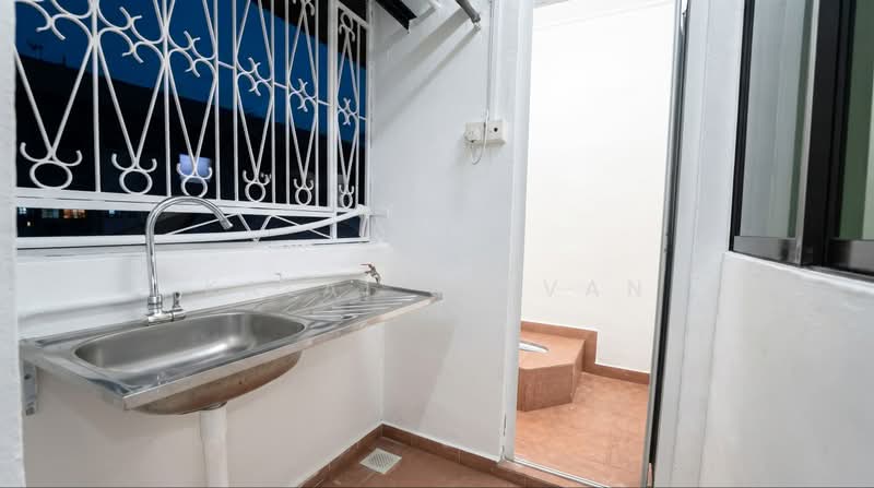 Flat for Sale at Flat Taman Ungku Tun Aminah - Kalai Selvan - Bathroom - PropertyGuru.com.my