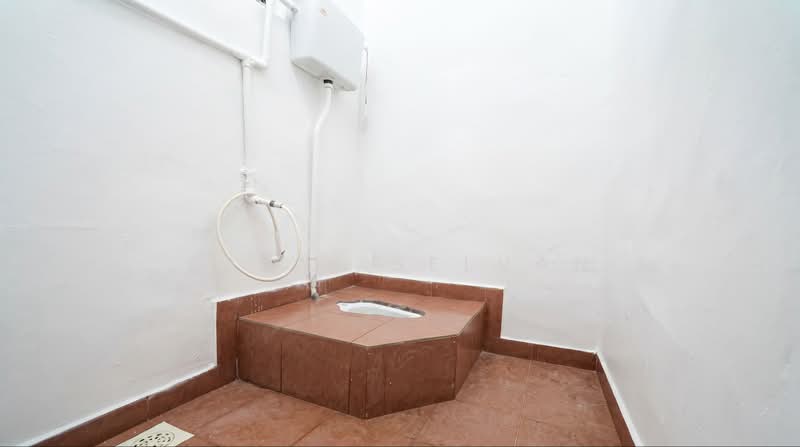 Flat for Sale at Flat Taman Ungku Tun Aminah - Kalai Selvan - Bathroom - PropertyGuru.com.my