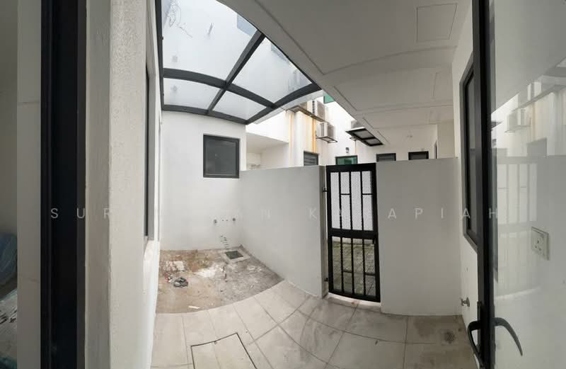 3-storey Terraced House for Sale in 16 Sierra (Puchong) - Surendran Karapiah - Exterior - PropertyGuru.com.my