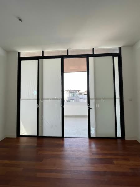 3-storey Terraced House for Sale in 16 Sierra (Puchong) - Surendran Karapiah - Balcony - PropertyGuru.com.my