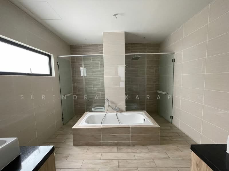 3-storey Terraced House for Sale in 16 Sierra (Puchong) - Surendran Karapiah - Bathroom - PropertyGuru.com.my