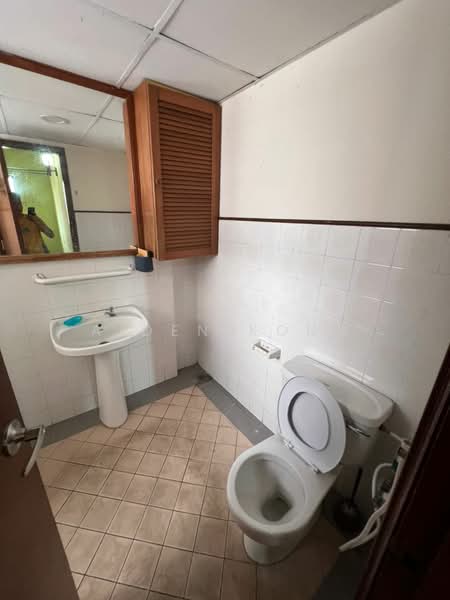 Kondominium untuk Dijual di Bistari Condominium - Aiden Kong - Bathroom - PropertyGuru.com.my