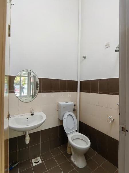1-storey Terraced House for Rent in Taman Krubong Jaya (Krubong) - Woon . - Bathroom - PropertyGuru.com.my