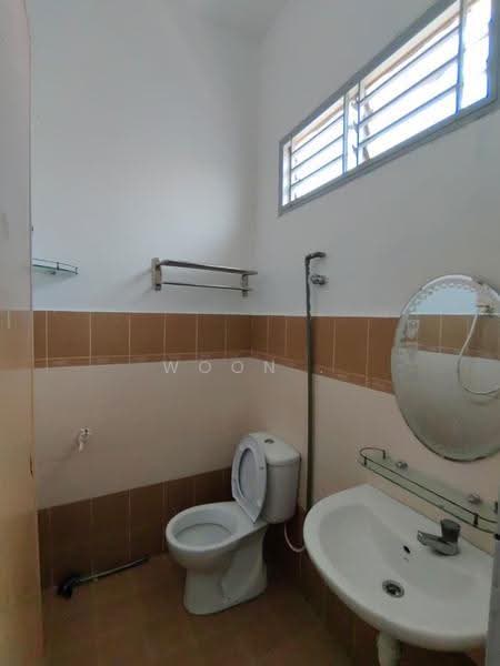 1-storey Terraced House for Rent in Taman Krubong Jaya (Krubong) - Woon . - Bathroom - PropertyGuru.com.my