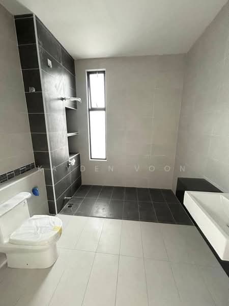 Rumah Teres 2-Tingkat untuk Dijual di Taman Desa Tebrau (Tebrau) - Kayden Voon - Bathroom - PropertyGuru.com.my