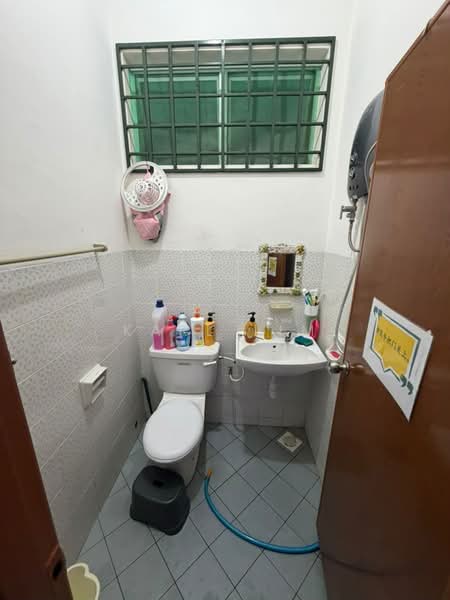 1-storey Terraced House for Sale in Taman Gaya (Ulu Tiram) - Karl Lim - Bathroom - PropertyGuru.com.my