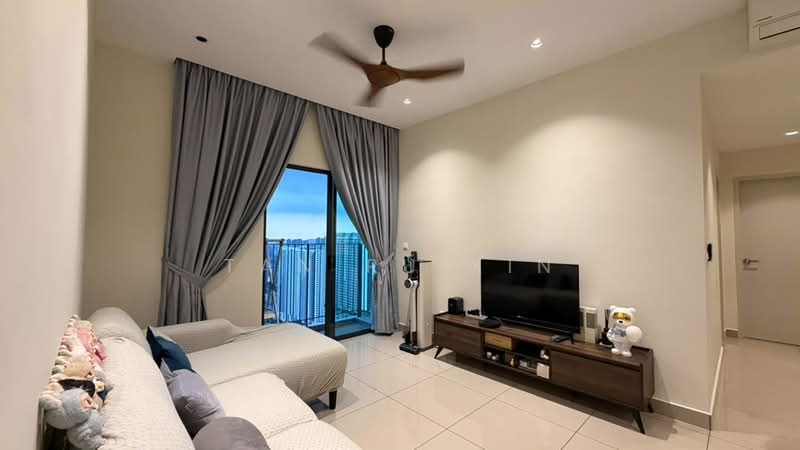 Kediaman Servis untuk Dijual di M Oscar - Tan Ru Xin - Living Room - PropertyGuru.com.my