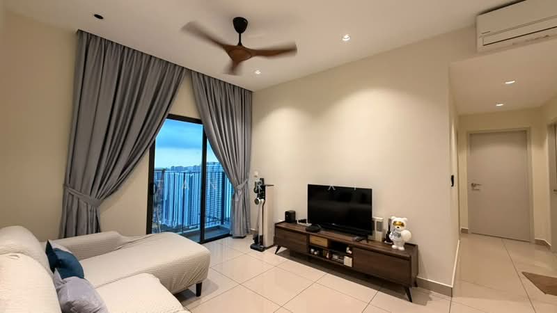 Kediaman Servis untuk Dijual di M Oscar - Tan Ru Xin - Living Room - PropertyGuru.com.my