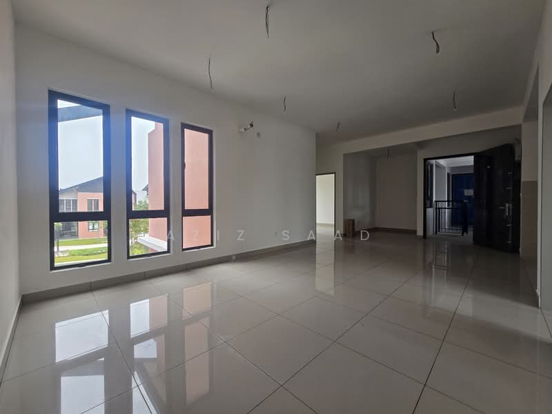 Rumah Teres 2-Tingkat untuk Dijual di Elmina (Shah Alam) - Aziz Saad - Living Room - PropertyGuru.com.my
