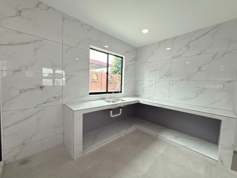 Bungalow House for Sale in Taman Puteri Wangsa (Ulu Tiram) - Coco Lee - Kitchen - PropertyGuru.com.my