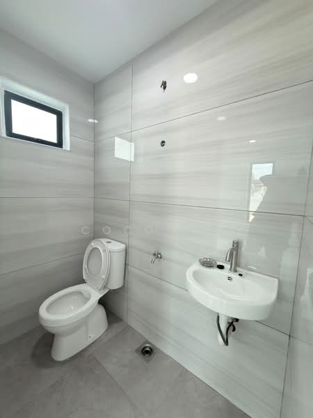 Bungalow House for Sale in Taman Puteri Wangsa (Ulu Tiram) - Coco Lee - Bathroom - PropertyGuru.com.my