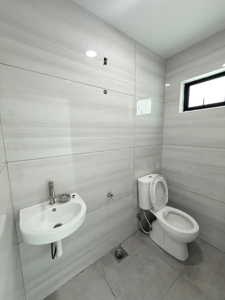 Bungalow House for Sale in Taman Puteri Wangsa (Ulu Tiram) - Coco Lee - Bathroom - PropertyGuru.com.my