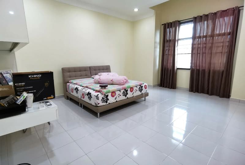 2-storey Terraced House for Sale in Taman Bukit Mewah (Tampoi) - Karl Lim - Bedroom - PropertyGuru.com.my