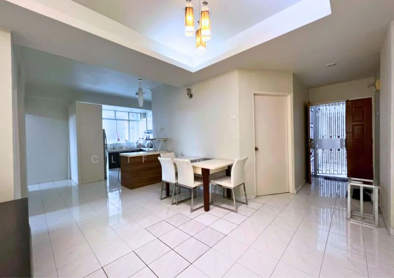Pangsapuri untuk Disewa di Desa Permai Indah Apartment - Clifton Chee - Living Room - PropertyGuru.com.my