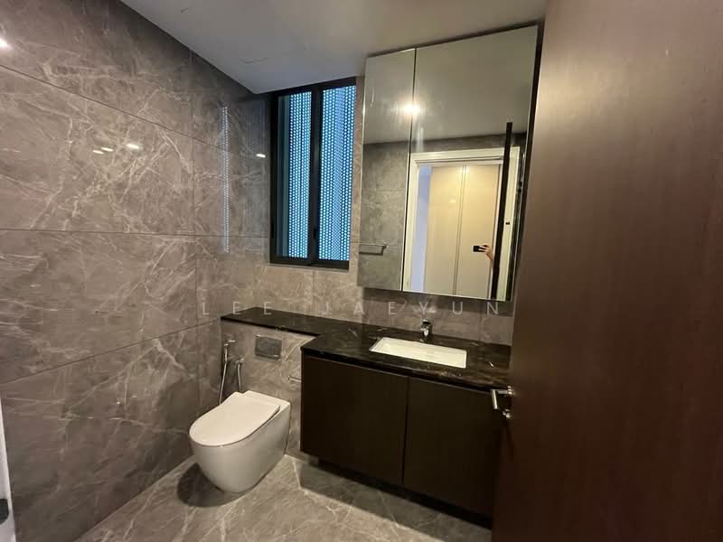 Service Residence for Sale at Park Regent @Desa Park City - Lee Jaeyun - Bathroom - PropertyGuru.com.my