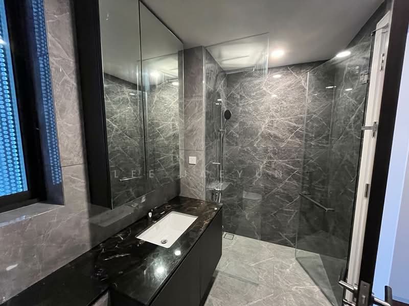 Service Residence for Sale at Park Regent @Desa Park City - Lee Jaeyun - Bathroom - PropertyGuru.com.my