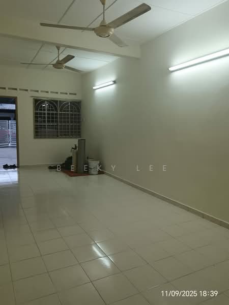 Rumah Teres 1-Tingkat untuk Dijual di Taman Desa Jana 2 (Kamunting) - Beeky Lee - Living Room - PropertyGuru.com.my