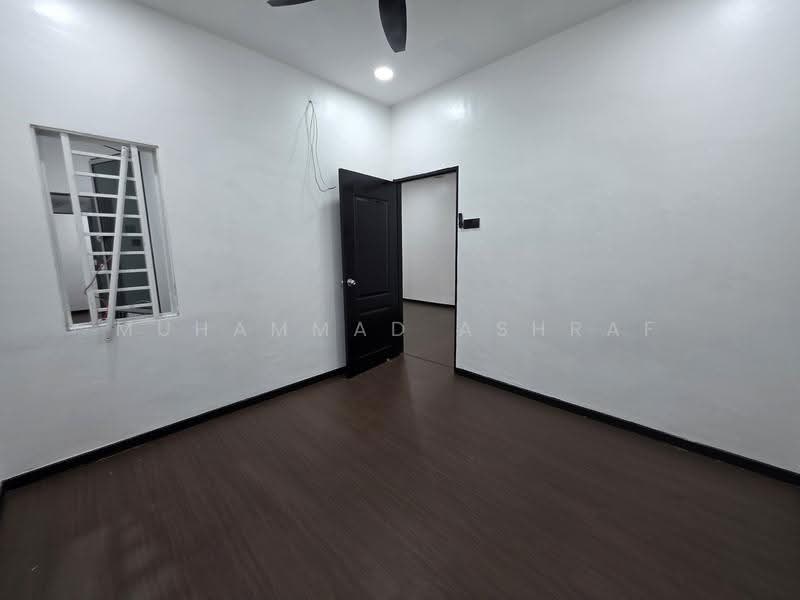 1-storey Terraced House for Sale in Taman Sikamat Utama (Sikamat) - Muhammad Ashraf . - Interior - PropertyGuru.com.my