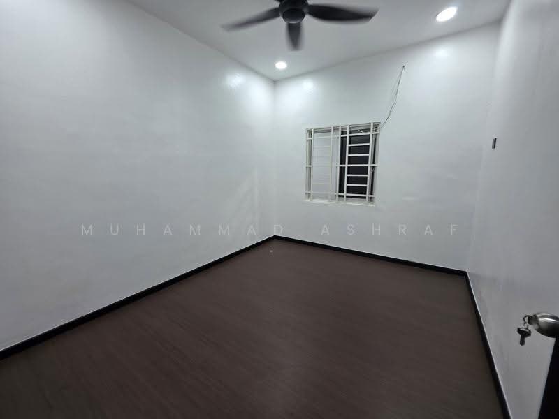 1-storey Terraced House for Sale in Taman Sikamat Utama (Sikamat) - Muhammad Ashraf . - Interior - PropertyGuru.com.my